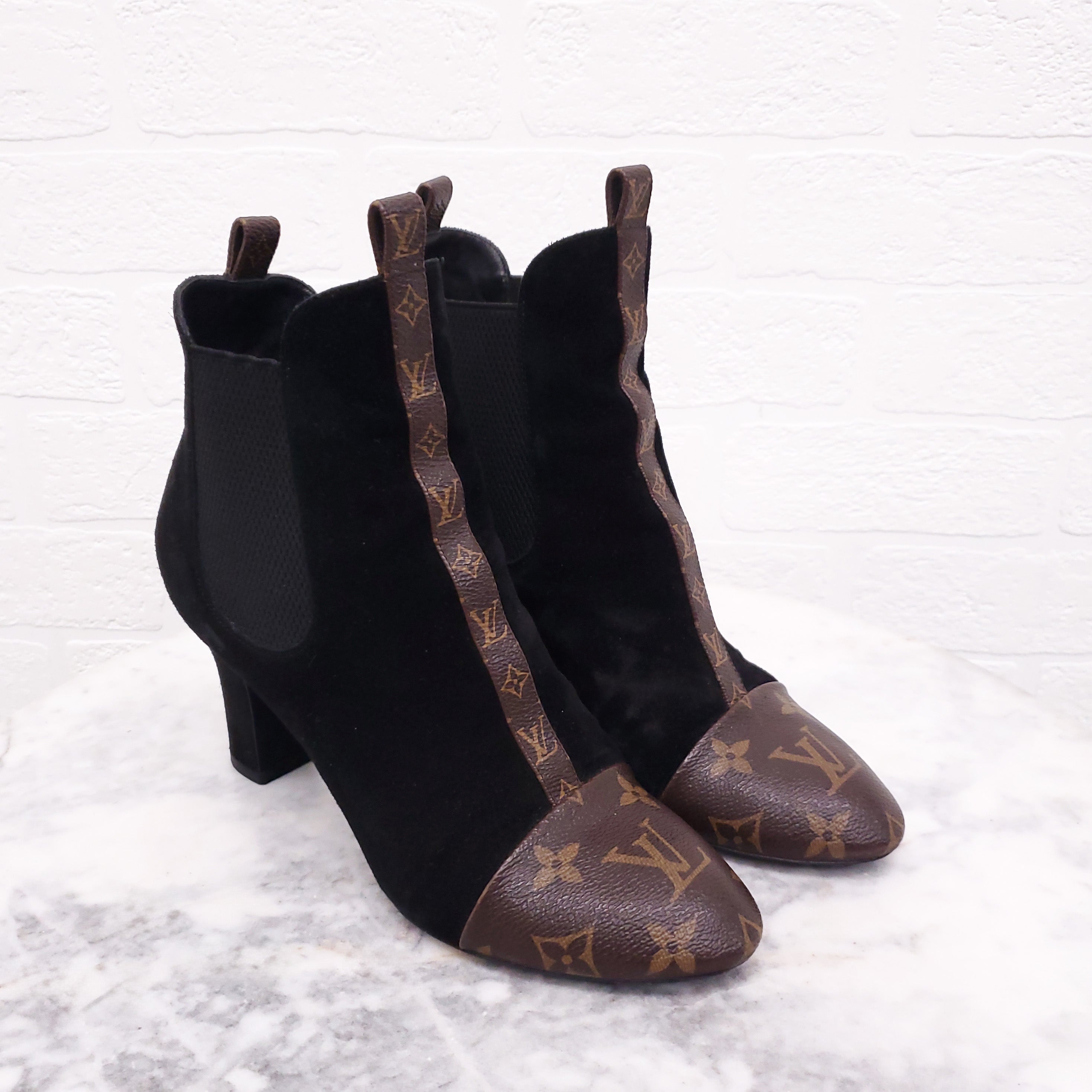 LOUIS VUITTON SUEDE LOGO BOOTS - SIZE 37