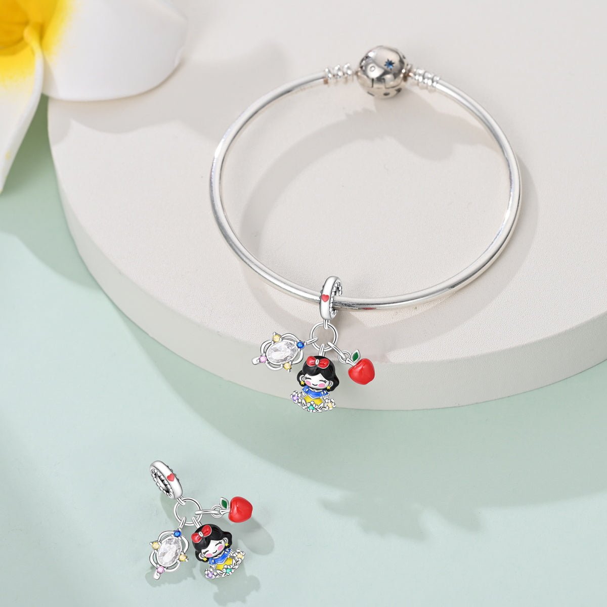 Snow White with Apple, Mirror, & Flower Dangle Charm